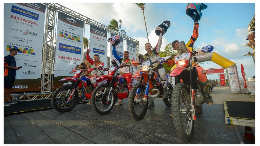 Unindo experientes e novatos, motos desfilam pela Arena de Largada do Cerapió