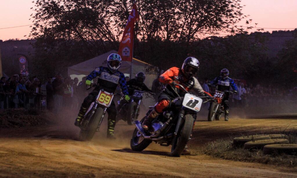 Português de FLAT TRACK NO ALGARVE