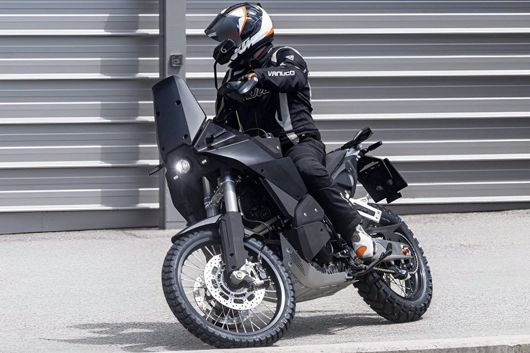 KTM 990 Adventure 2025 Apanhada em Testes