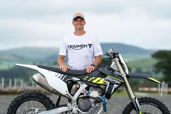 Triumph monta equipe de ENDURO e contrata Jonny Walker