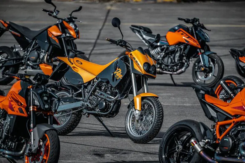 KTM Duke celebra o 30º aniversário na KTM Motohall