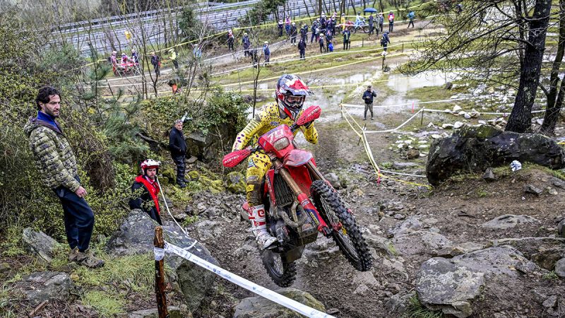 Enduro Italiano 2025, Holcombe lidera o teste difícil antes da temporada de EnduroGP