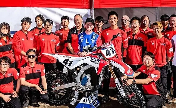 Honda leva protótipo de moto elétrica para torneio de Motocross pela 1ª vez